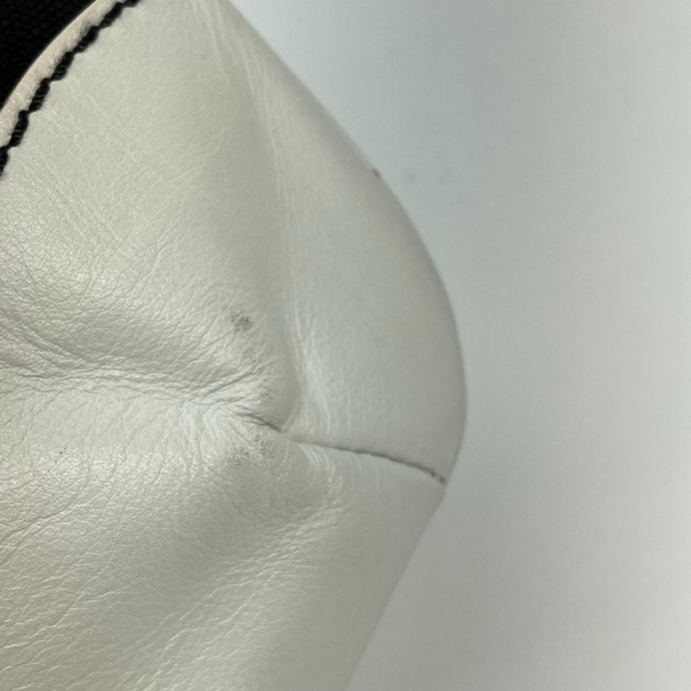 CHANEL Black Leather Shoulder Bag - Picture 12 of 16